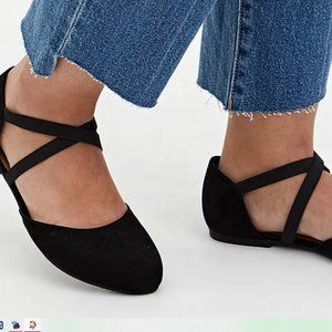 NWT Torrid flats with strap